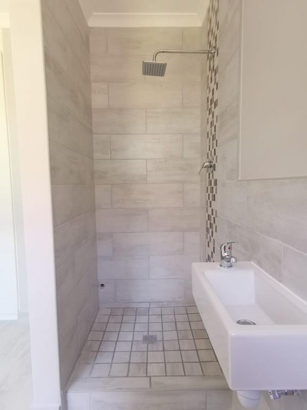 To Let 1 Bedroom Property for Rent in Loevenstein Western Cape